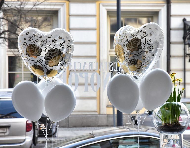Balony helowe jako dekoracja na wesele