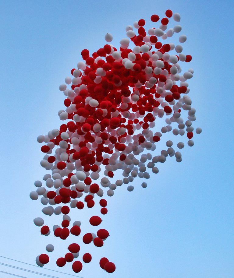 Wypuszczone w powietrze 1000 balonów z helem
