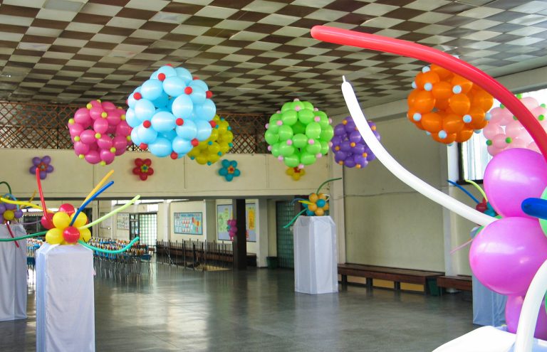 Dekoracja z balonów na bal dla uczniów