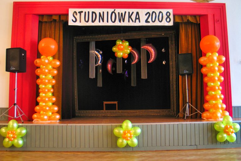 Balonowa dekoracja na Studniówkę
