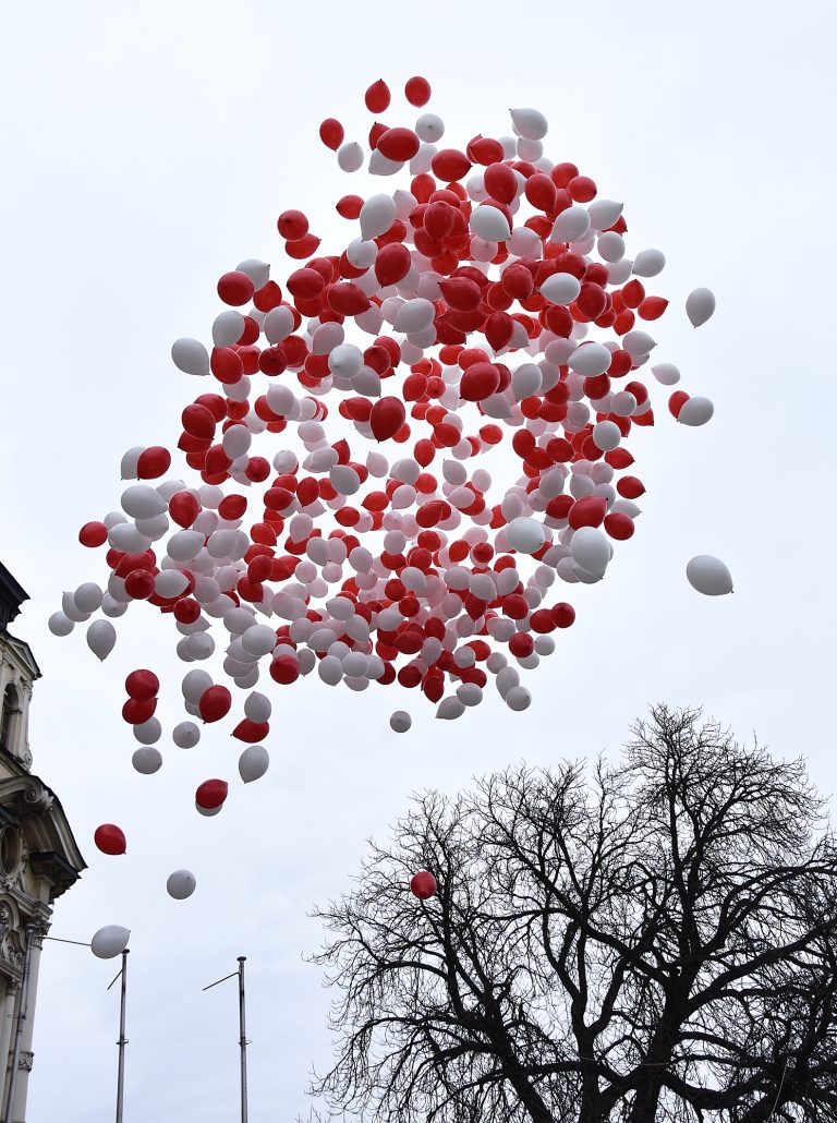 Wrocław - wypuszczanie tysiąca balonów helowych