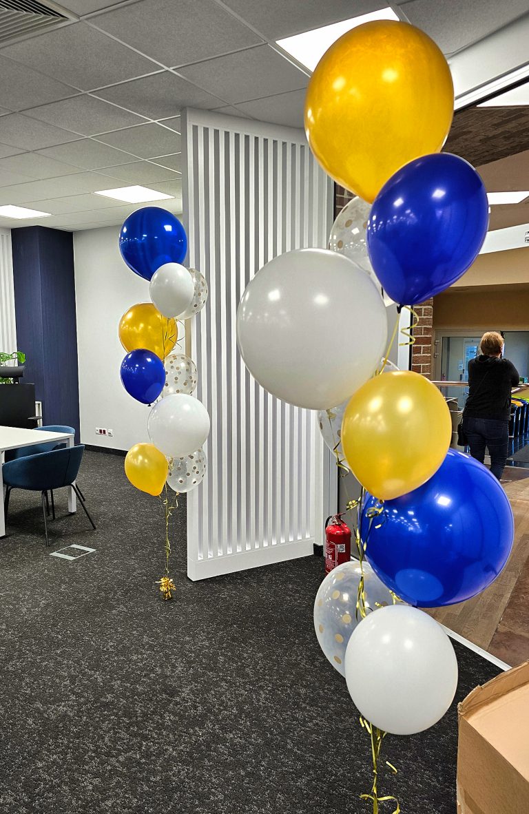 Bukiety balonów z helem na otwarcie nowego biura