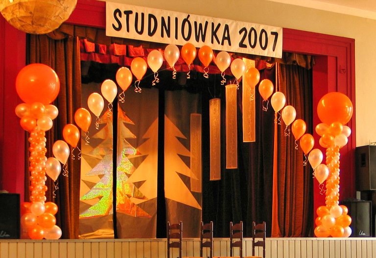 Dekoracja z balonów na bal Studniówkowy we Wrocławiu