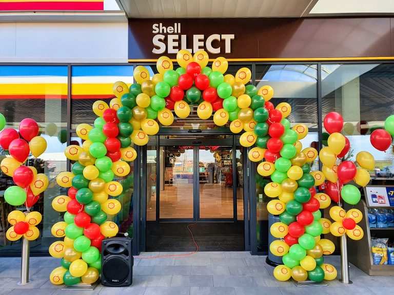 Brama z balonów na otwarcie stacji benzynowej