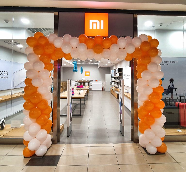 Brama z balonów na 1 urodziny salonu Mi Store