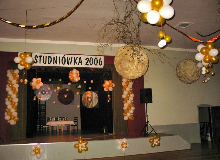 Dekoracja z balonów na studniówkę