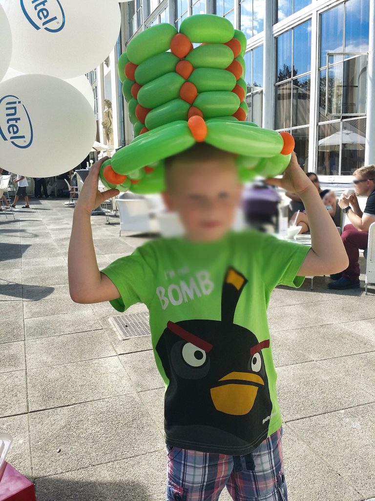 Kapelusz balonowy na pikniku rodzinnym