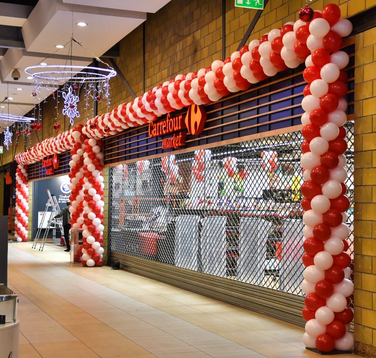 Bramy z balonów na otwarcie marketu Carrefour