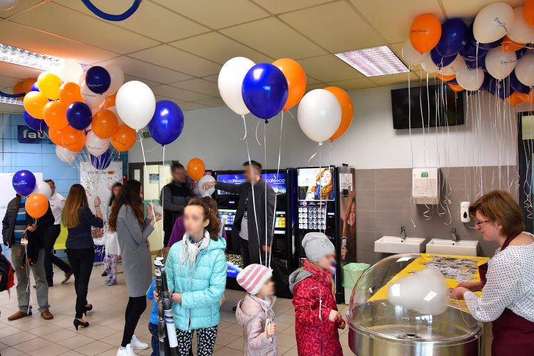 Wata cukrowa w zakładzie na dzień otwarty