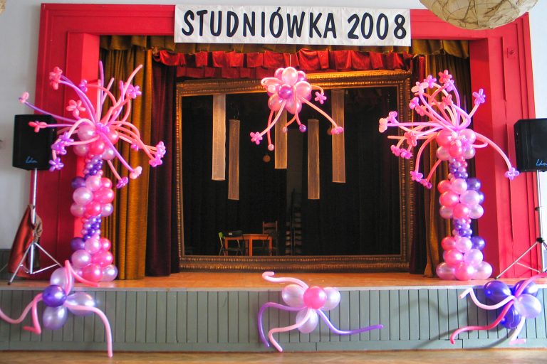 Balonowa dekoracja studniówkowa