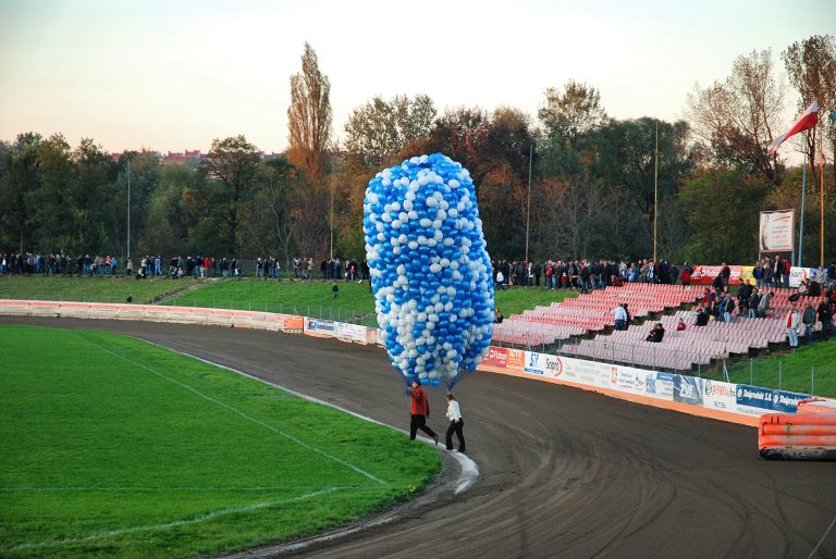 2000 balonów z helem w siatce