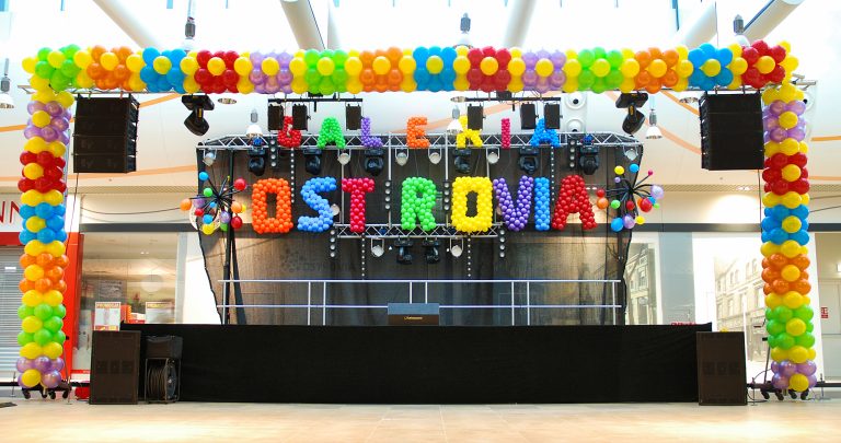 Dekoracja z balonów na otwarcie Galerii Ostrovia