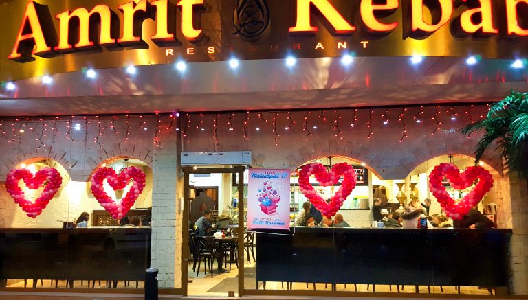 Serca z balonów jako walentynkowe dekoracje w Kebabie