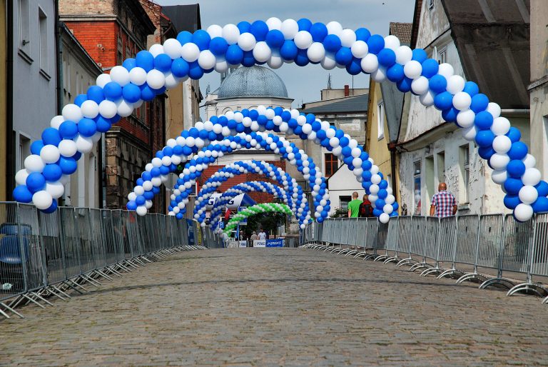 Łuki z balonów na maratonie