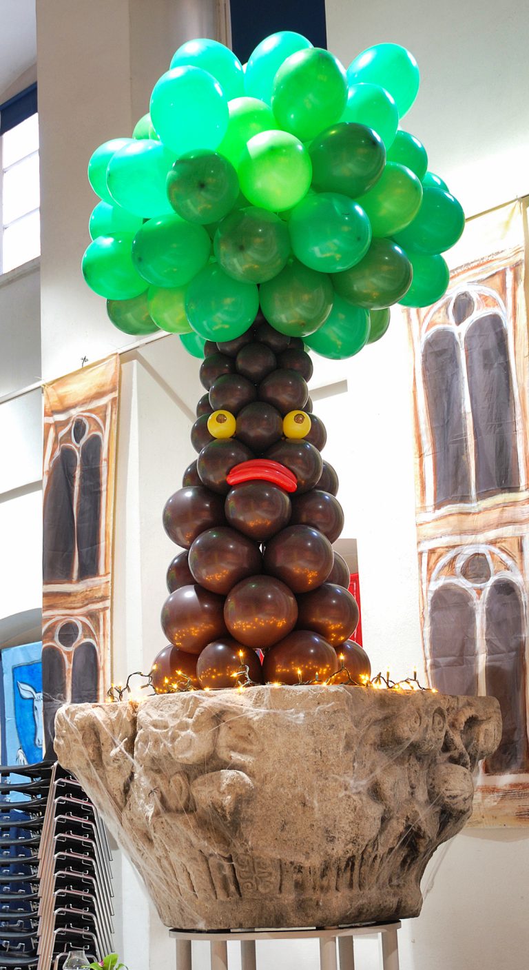 Magiczne drzewo z balonów na bal