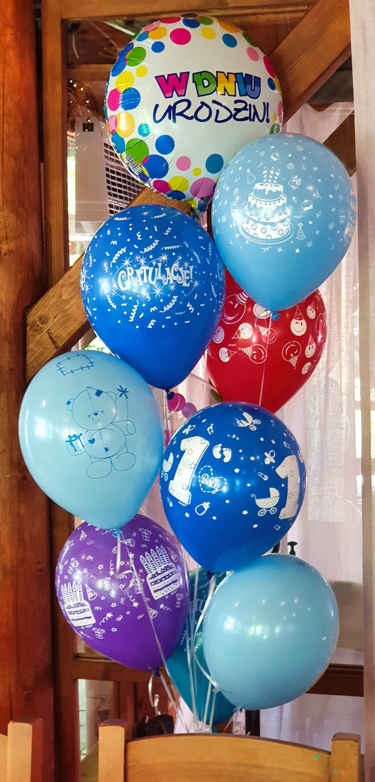 Balony z helem w bukiecie urodzinowym