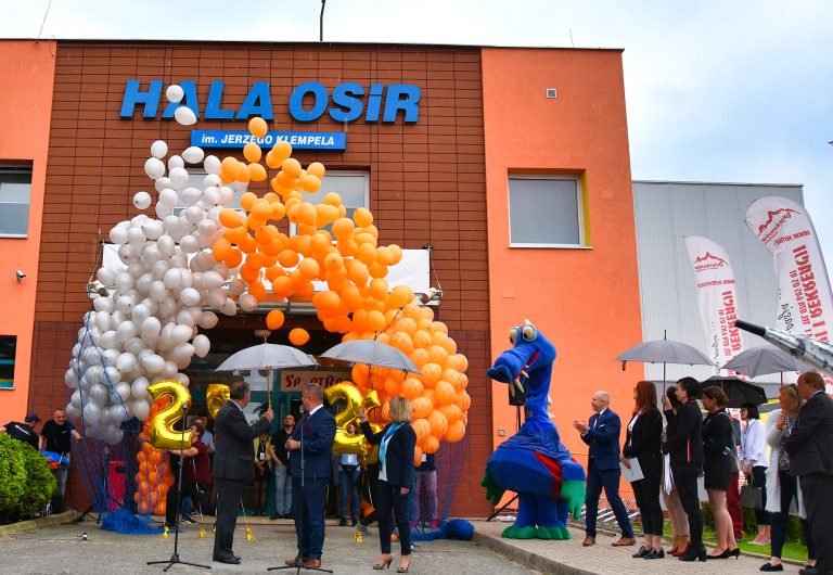 Puszczanie 600 balonów z helem w Dzierżoniowie