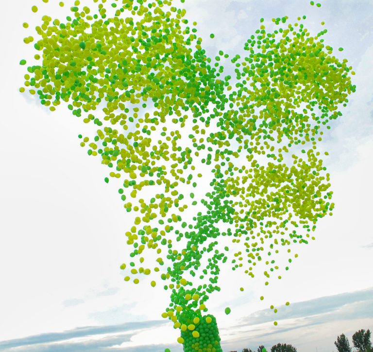 Puszczanie 9000 balonów z helem