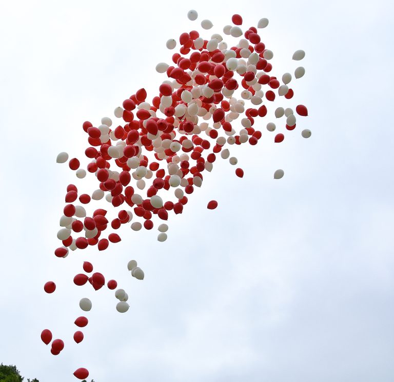 1000 balonów z helem wzlatuje nad Wrocław