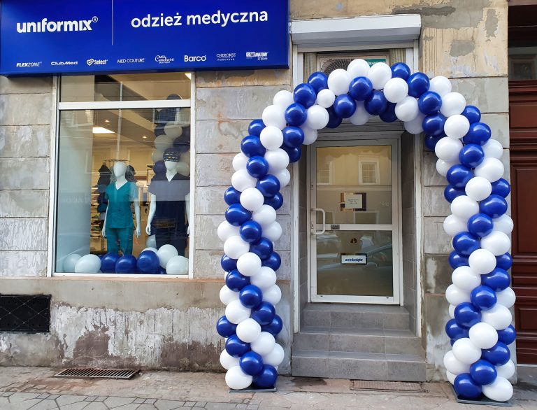 Brama z balonów na ulicy Traugutta we Wrocławiu
