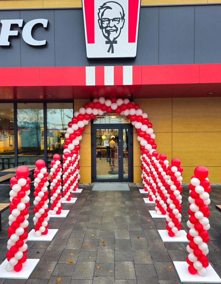 Dekoracja z balonów na otwarcie restauracji KFC
