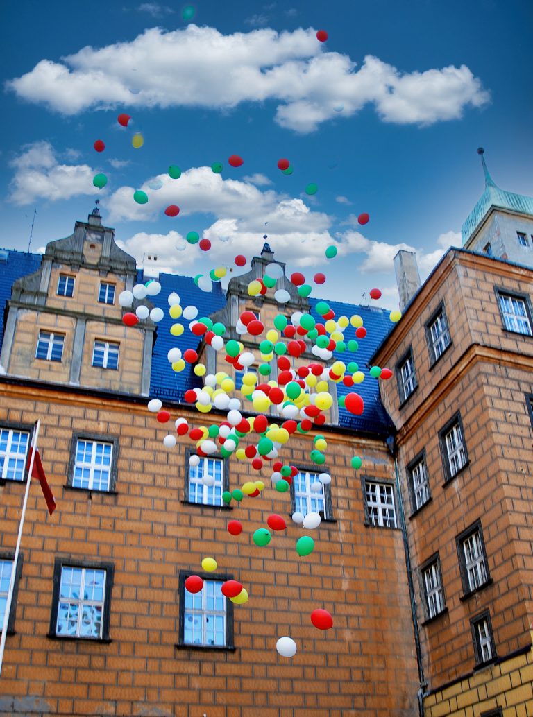 Balony z helem w Oleśnicy lecą do nieba