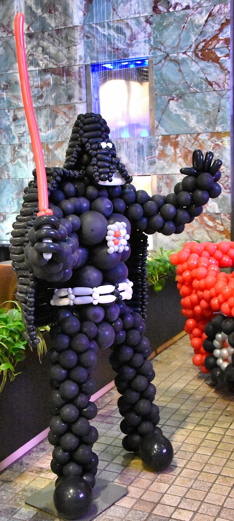 Balonowy Lord Vader jako atrakcja dla dzieci
