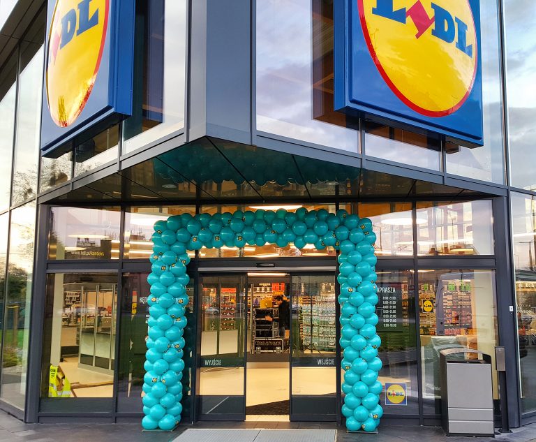 Brama balonowa jako dekoracja na otwarcie nowego sklepu Lidl