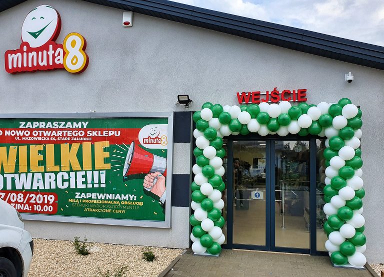 Brama z balonów na otwarcie sklepu minuta 8