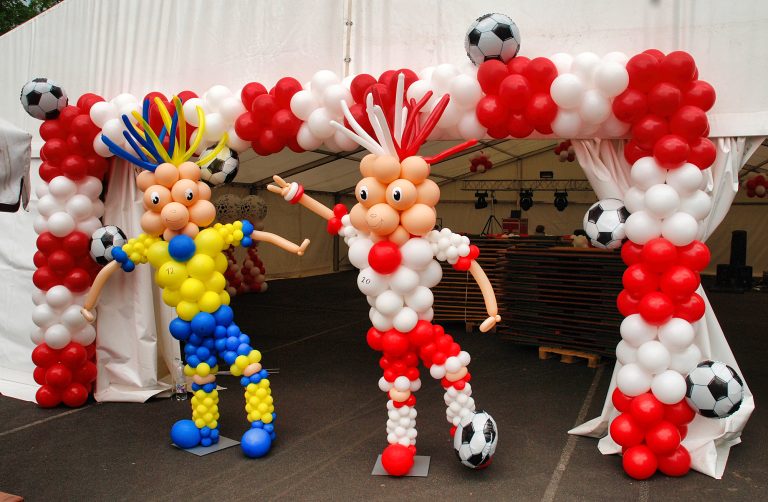 Maskotki euro zrobione z balonów