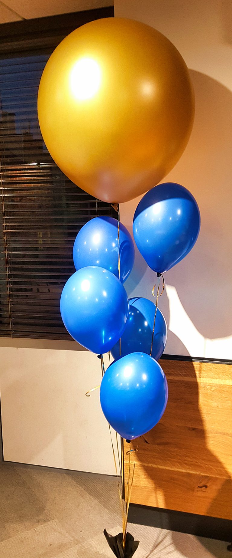 Bukiet z balonów helowych na otwarcie restauracji