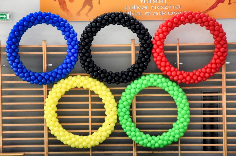 Koła olimpijskie z balonów