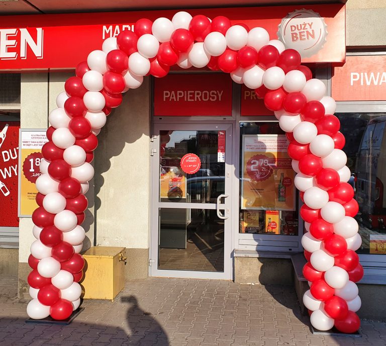 Brama z balonów na otwarcie sklepu Duży Ben