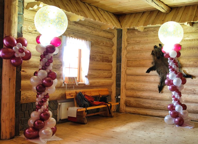 Świecące kolumny balonowe na wesele
