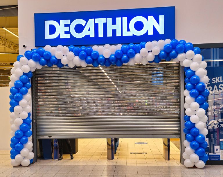 Brama z balonów na otwarcie Decathlon