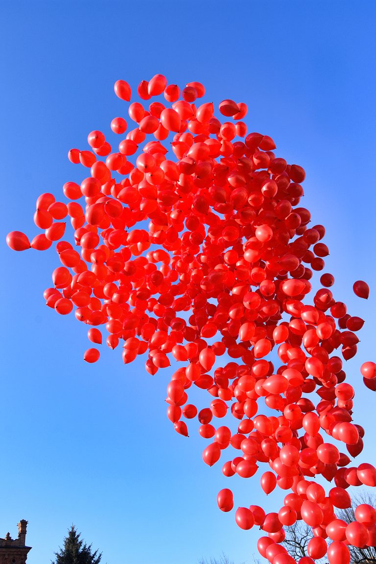 Puszczanie 1000 balonów helowych w Sandomierzu