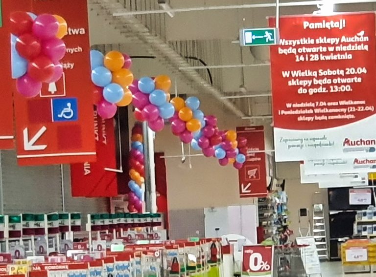 Sople z balonów na urodziny Auchan
