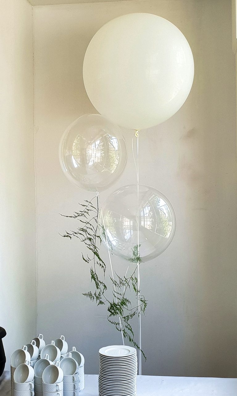 Balony z helem jako dekoracja na wesele