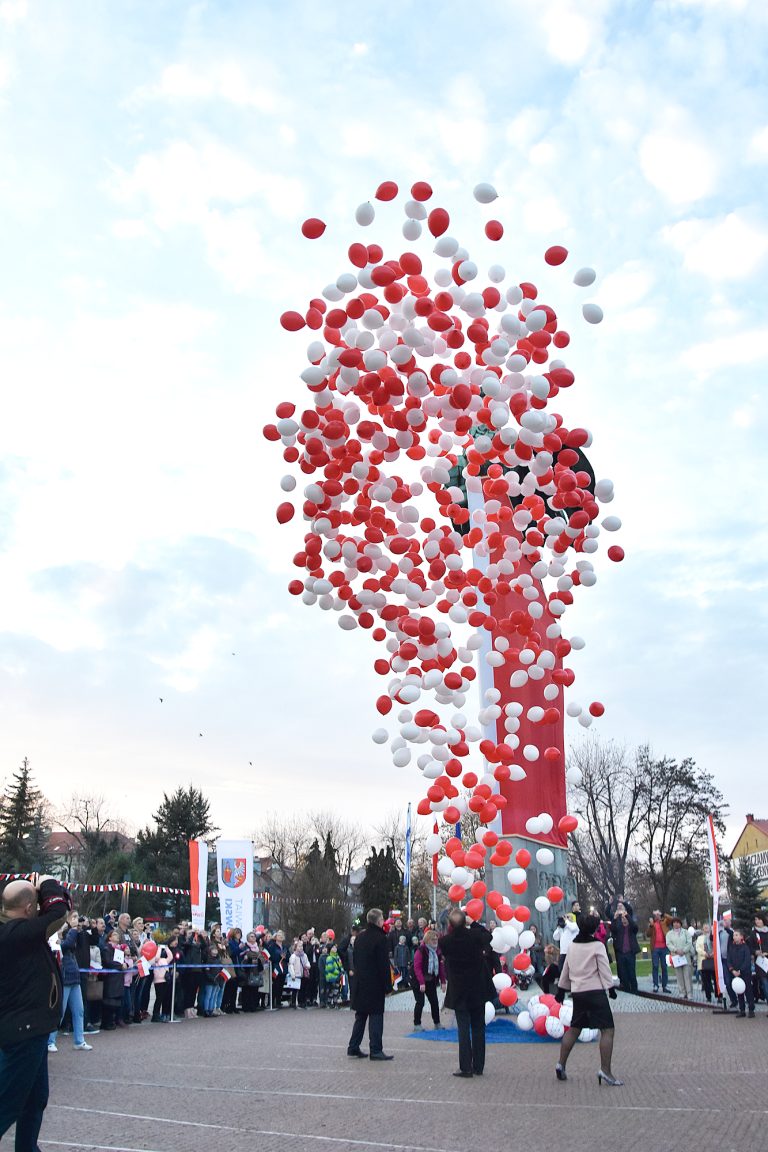 Chrzanów - wypuszczanie 1000 balonów z helem
