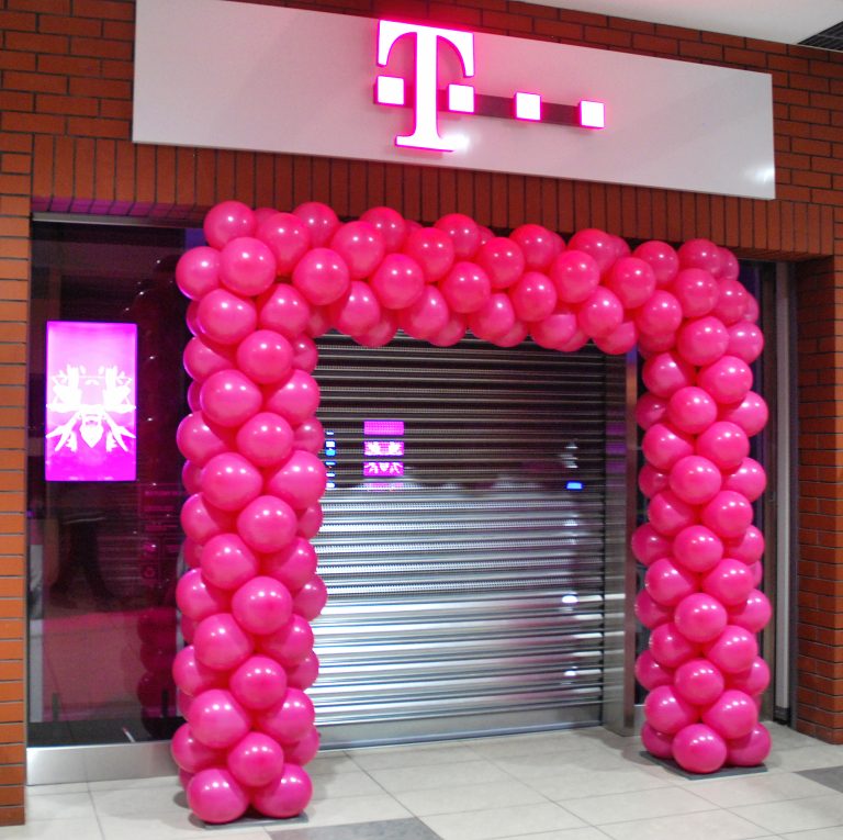 Brama z balonów dla salonu T-mobile