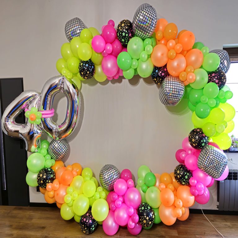 Dekoracja z balonów na 40 urodziny w stylu DISCO.