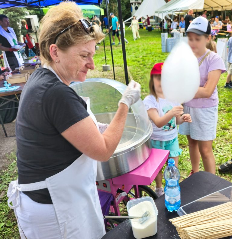 Wata cukrowa na rodzinnym pikniku rycerskim