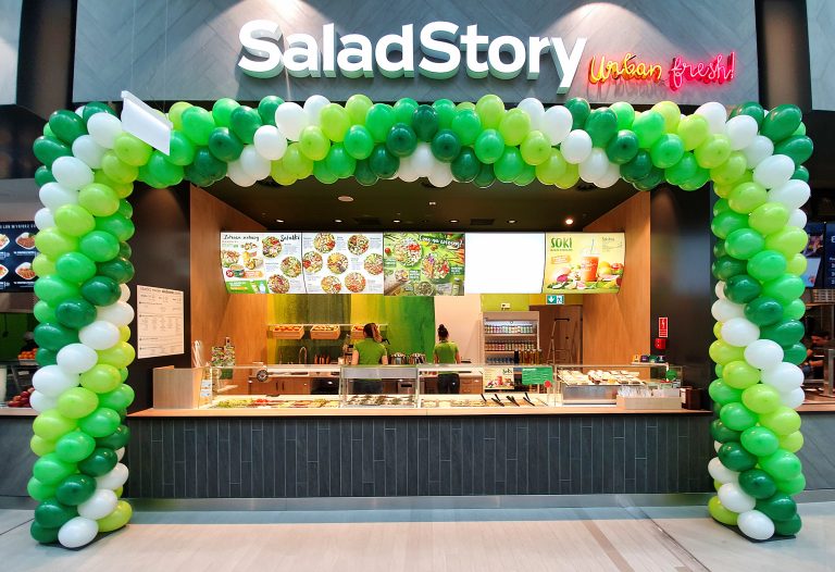 Brama z balonów na otwarcie Salad Story