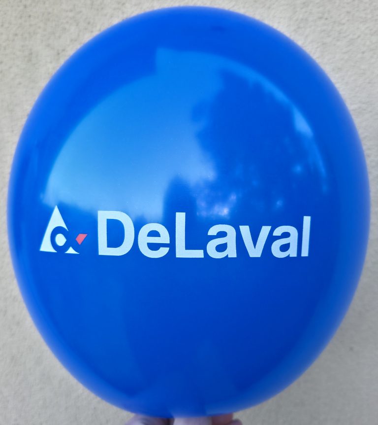 Niebieski balon z dwukolorowym nadrukiem