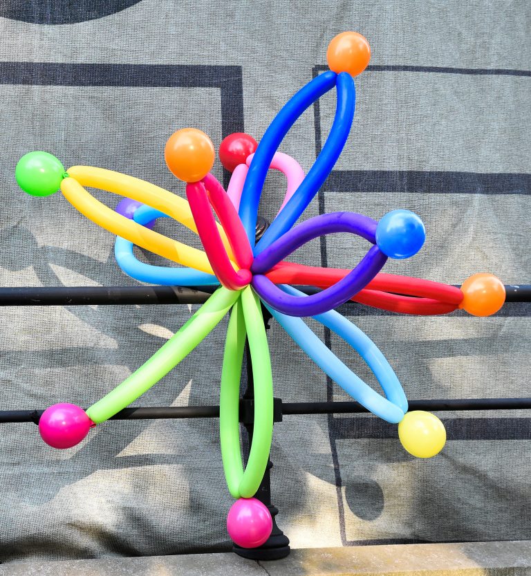 Dekoracje z balonów na piknik w parku