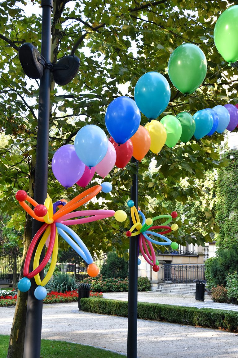 Balony z helem w parku Staromiejskim