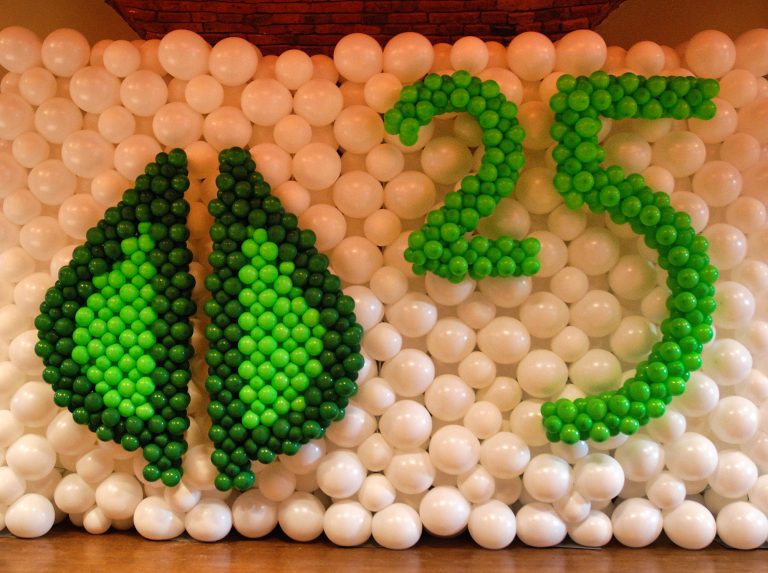Ścianka z balonów z logo firmy