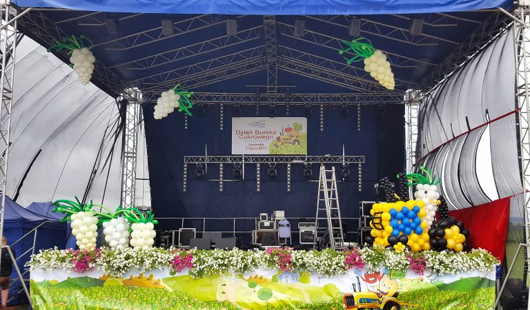 Dekoracja sceny z balonów na dzień buraka cukrowego