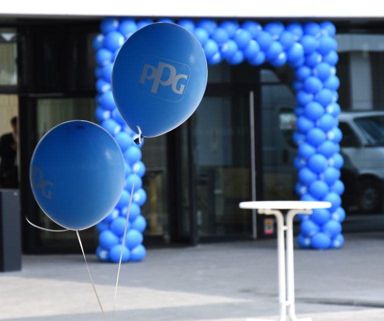 Dekoracja z balonów na plenerową imprezę firmową