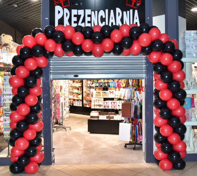Brama z balonów na otwarcie lokalu Prezenciarnia